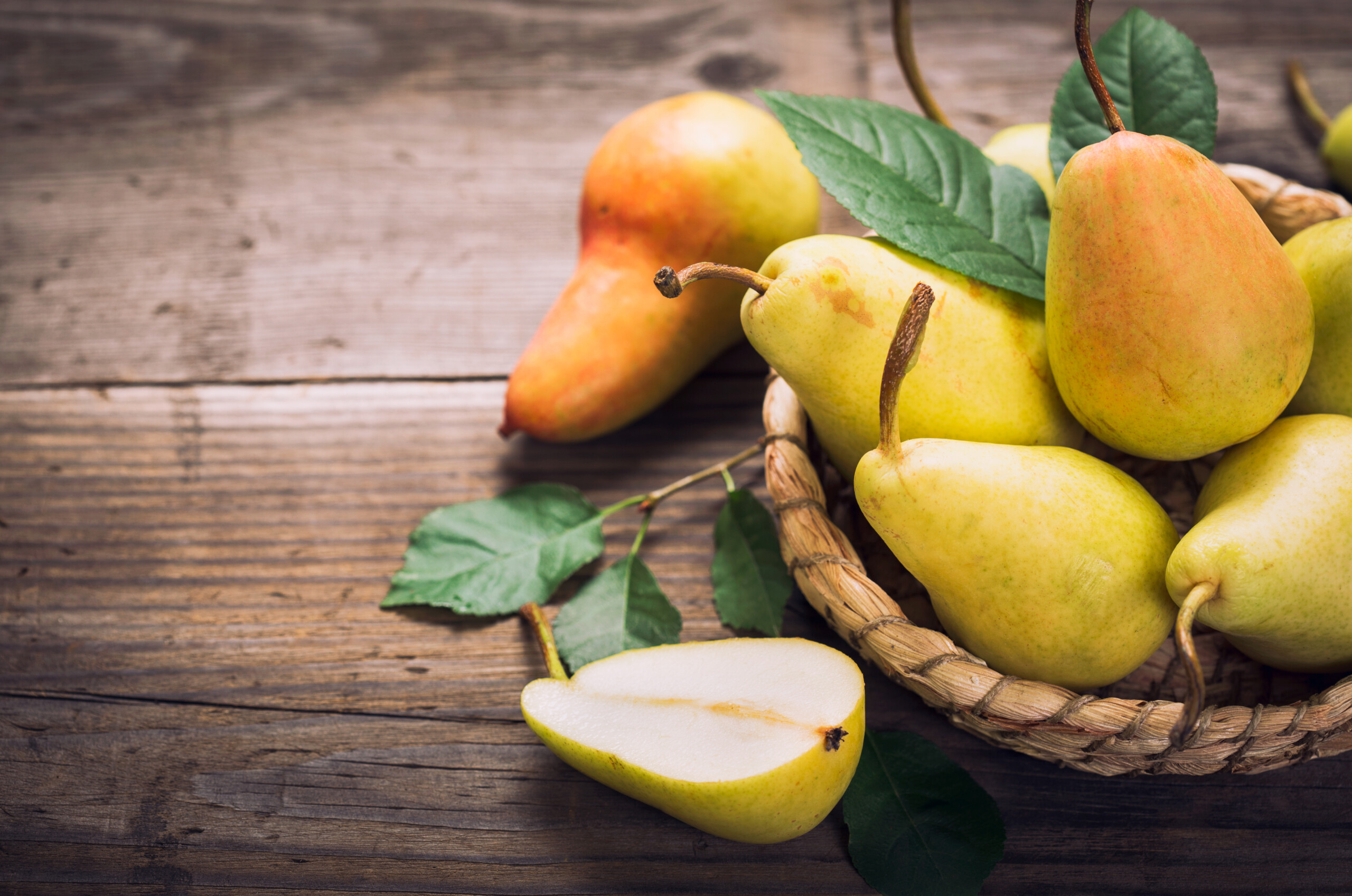 As global importer of fruit ingredients, we know everything there is to know about pear ingredients, in all of its formats.